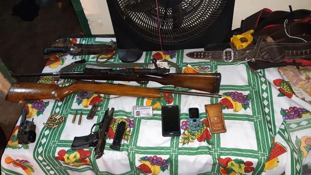 Algunas de las armas incautadas en uno de los siete allanamientos en Caazapá.Gentileza, Ministerio Público