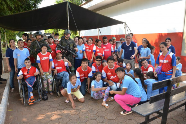 Estudantes da APAE de Ponta Porã visitam o 11º RCMEC