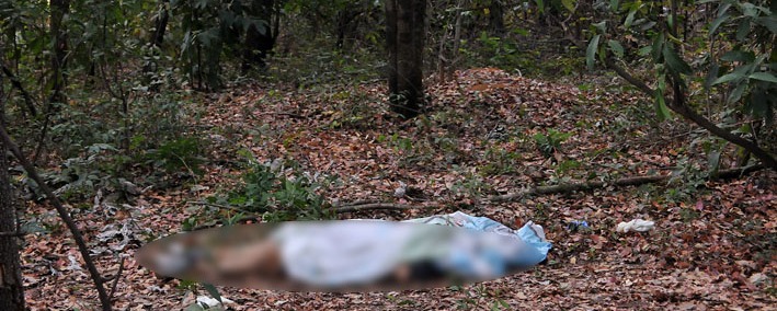 Corpo foi encontrado degolado no meio do mato - Foto: Foto: Valdenir Rezende / Correio do Estado