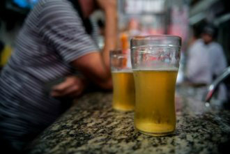 No Norte e Nordeste do país, a preferência é pela cerveja, seguida do vinho. Preferência varia de acordo com a região -Marcelo Camargo/Agência Brasil