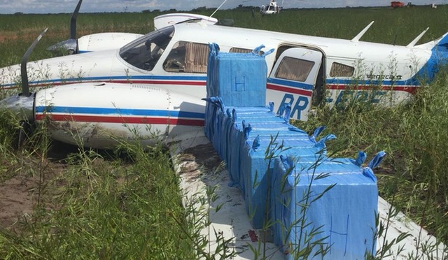 Aeronave estava com carga de cocaína (Foto: FAB/ Divulgação)