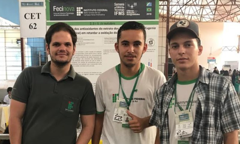Rafael, Luiz Felipe e Píter apresentaram a pesquisa na Feira de Ciência e Tecnologia de Nova Andradina - Foto: Divulgação